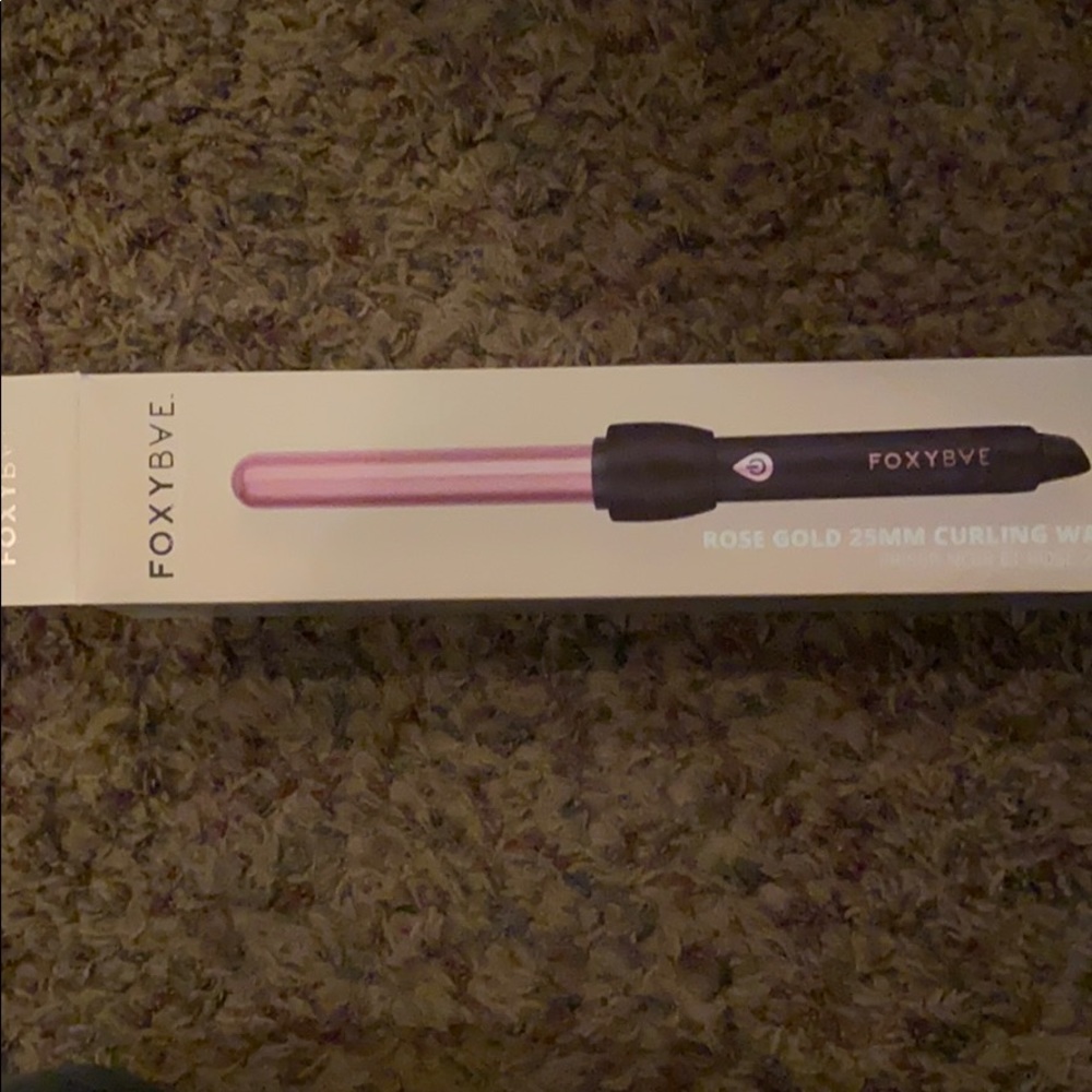 Brand New Foxybae 25 mm  Curling Wand